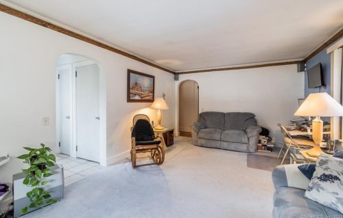 996 Hartford Tpke, Waterford CT  06385-4035 exterior