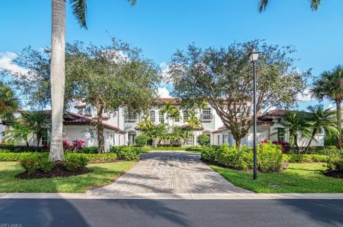 28541 Calabria Ct, Naples FL 34110-2861 exterior