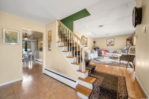 33 Lorijean Ln, Elwood NY  11731-4118 exterior