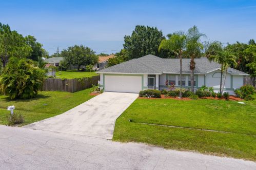 2101 Heathwood Cir, Fort Pierce, FL 34952-6986