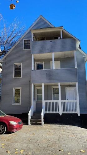 189 Willow St, Waterbury, CT 06710-1942