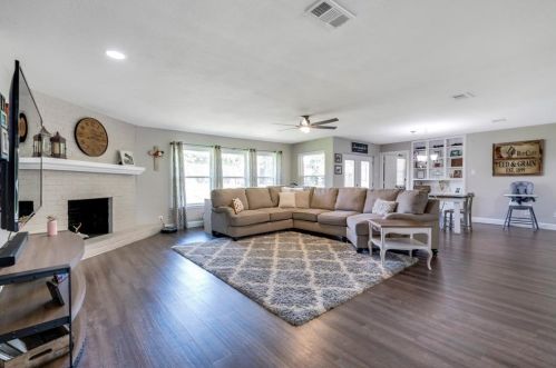 6008 Price Dr, Fort Worth, TX 76180-6212