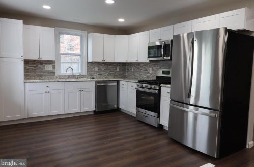 22 Stuyvesant Dr, Wilmington, DE 19809-3434