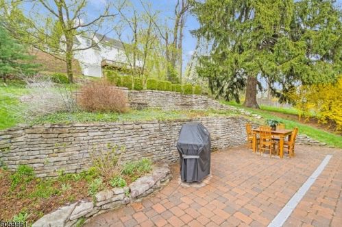 41 Essex Ave, Bernardsville NJ  07924-2235 exterior