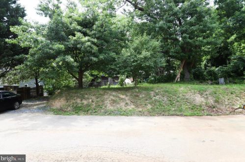 13902 Lancaster Dr, Woodbridge, VA 22191-2118
