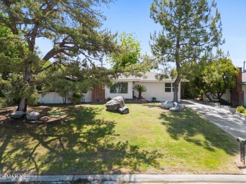 1729 Country Club Dr, Bakersfield, CA 93306-4210