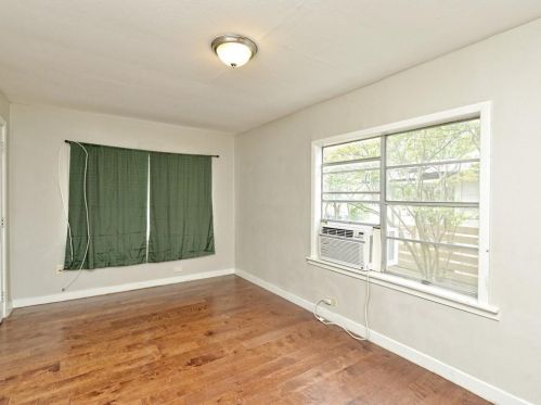 7309 Bennett Ave, Austin TX  78752-2703 exterior