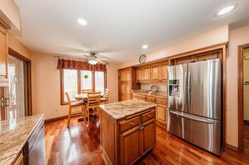 12427 Golf Dr, Thiensville WI  53092-2462 exterior