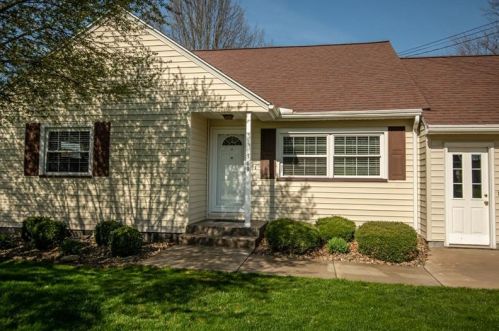 369 Lyle Dr, Hermitage, PA 16148-1633