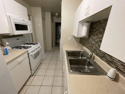 1040 Wood St, Griffith, IN 46319-3322