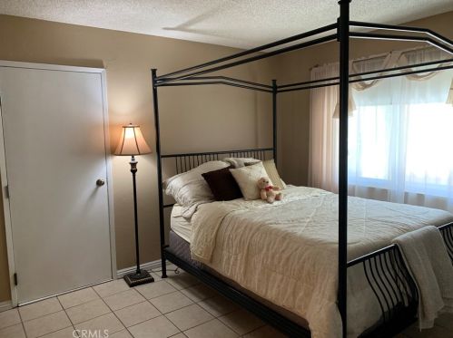 16705 Minter Ct, Santa Clarita CA  91387-3275 exterior