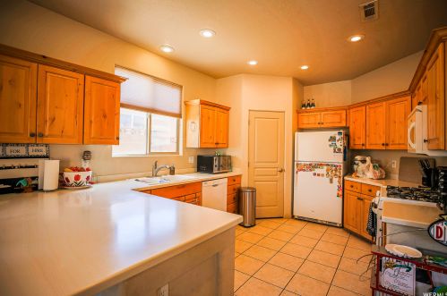 2048 1940, Saint George UT  84770-4718 exterior