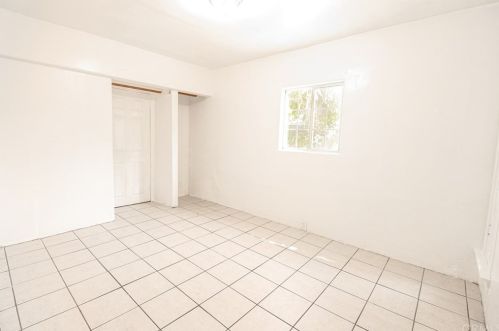 1624 8th St, Long Beach CA  90813-5106 exterior