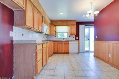 6 Sandra Rd, East Amwell Township NJ  08551-1009 exterior