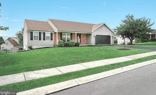 45 Abbey Dr, Mount Wolf, PA 17347-9545