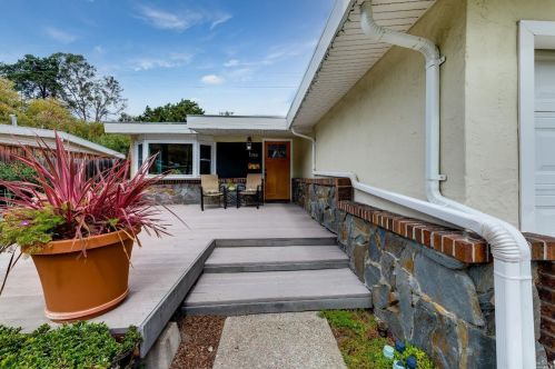 1789 Sarah Dr, Pinole CA  94564-2213 exterior