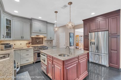 142 Serpentine Dr, Morganville NJ  07751-1400 exterior