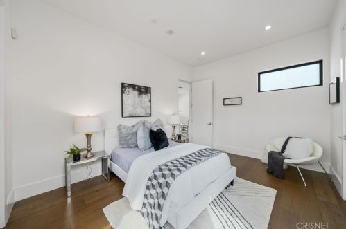 5128 Noble Ave, Van Nuys CA  91403-1376 exterior