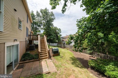 1304 Cold Harbor Ct, Herndon VA 20170-2018 exterior