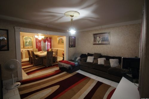 92-26 77th St, Jamaica, NY 11421-1033