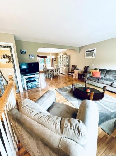 1 Parkside Dr, Airmont NY  10901-7601 exterior