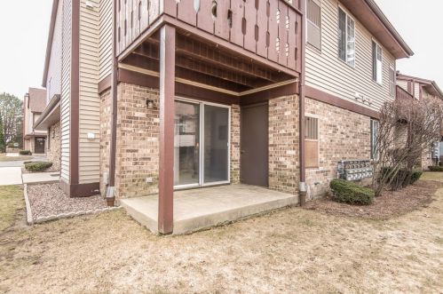 2077 102nd St, Milwaukee WI  53227-1382 exterior