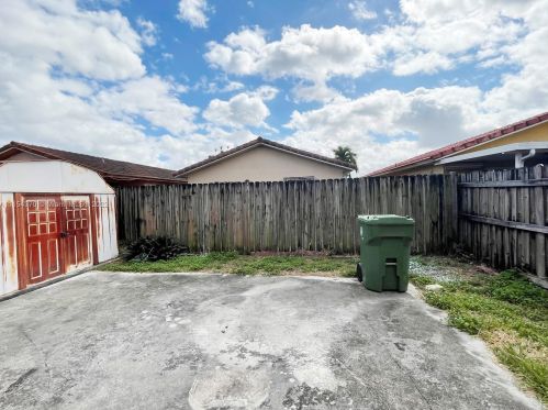 2666 72nd St, Hialeah FL  33016-5419 exterior