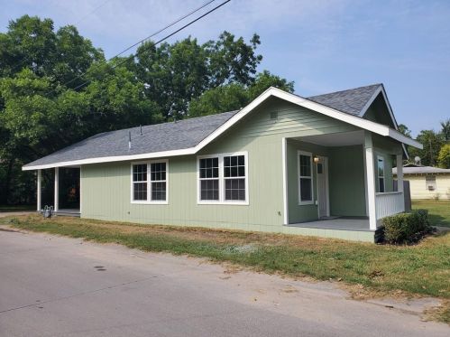 908 Wyatt St, Waxahachie TX  75165-3557 exterior