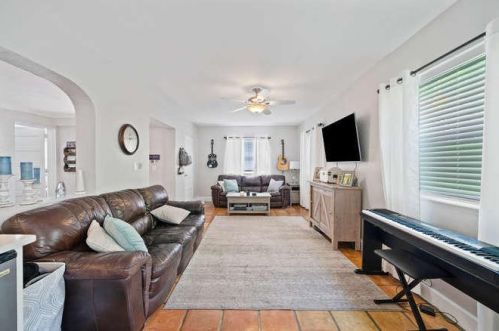 517 34th St, West Palm Beach, FL 33407-4823