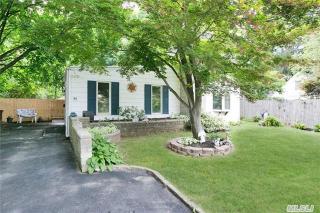 66 Lincoln Ave, Northport NY  11768-3015 exterior