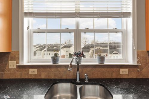 43589 Mcdowell Sq, Leesburg VA  20176-6528 exterior