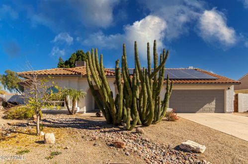 12921 72nd Dr, Peoria, AZ 85381-9572