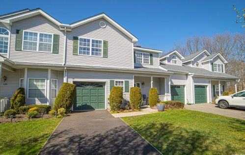 147 Willow Wood Dr, Oakdale, NY 11769-1628
