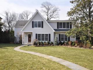 1081 Esplanade, New Rochelle, NY 10803-2905