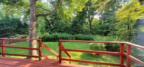 652 Closter Dock Rd, Closter NJ  07624-3223 exterior