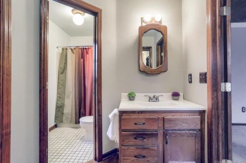 8 Thunder Ridge Rd, Sandy Hook CT  06482-1643 exterior