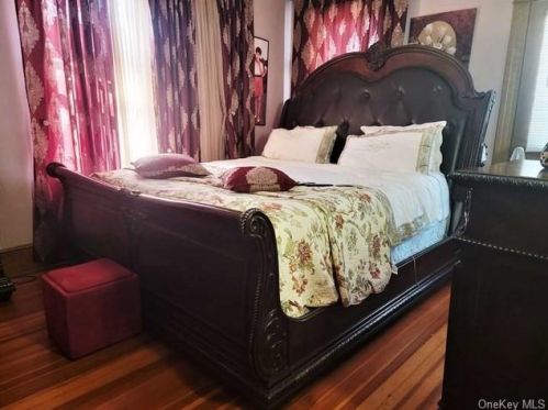 37 Grand Ave, Poughkeepsie NY 12603-4403 exterior