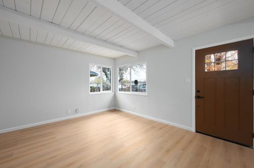 61 Lakeview Dr, West Pittsburg CA  94565-1349 exterior