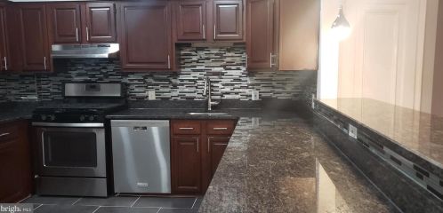 850 Longshore Ave, Philadelphia PA  19111-4423 exterior