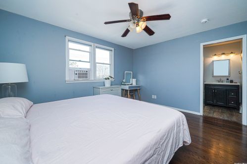 88 Doges Promenade, North Lindenhurst NY  11757-6405 exterior