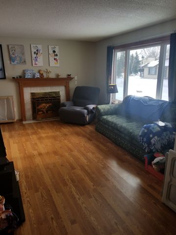 6761 Gretchen Ct, Saint Paul, MN 55128-3132