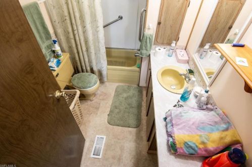 4743 Sandpiper Dr, Saint James City FL  33956-2810 exterior