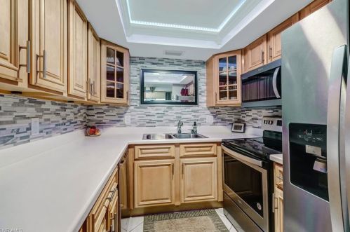 1531 Chesapeake Ave, Naples, FL 34102-2406