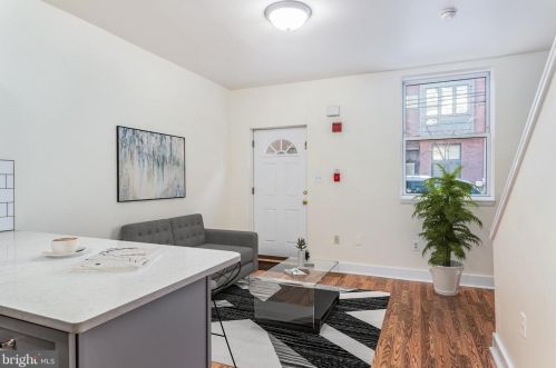 417 Fairmount Ave, Philadelphia PA  19123-2807 exterior