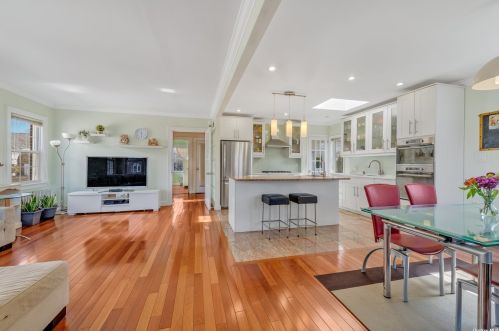 42 Stephen Ave, New Hyde Park NY  11040-3131 exterior