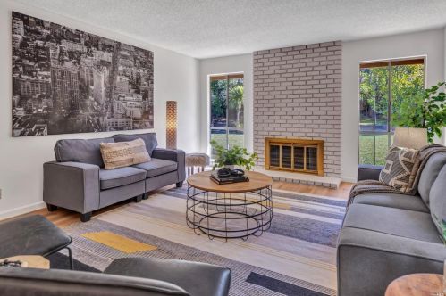 434 Brentwood Dr, Benicia CA  94510-1437 exterior