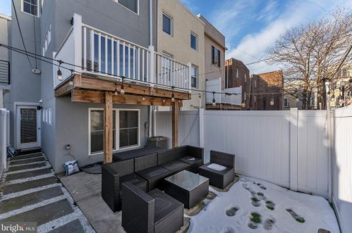 1821 Carpenter St, Philadelphia PA  19146-2612 exterior