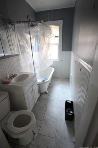 22 Columbia St, Ansonia CT  06401-2403 exterior