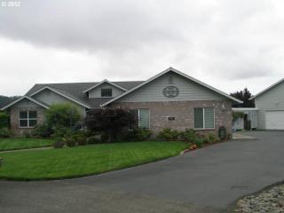 200 Kestrel Ln, Roseburg, OR 97471-9877