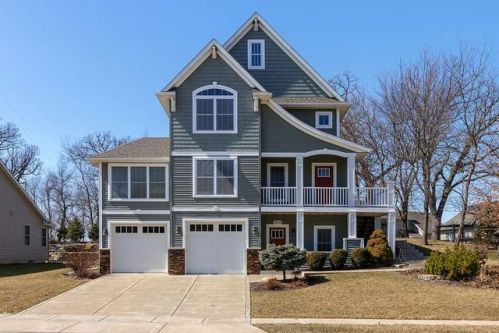 2882 Grandview Dr, Panarama Park, IA 52722-8245